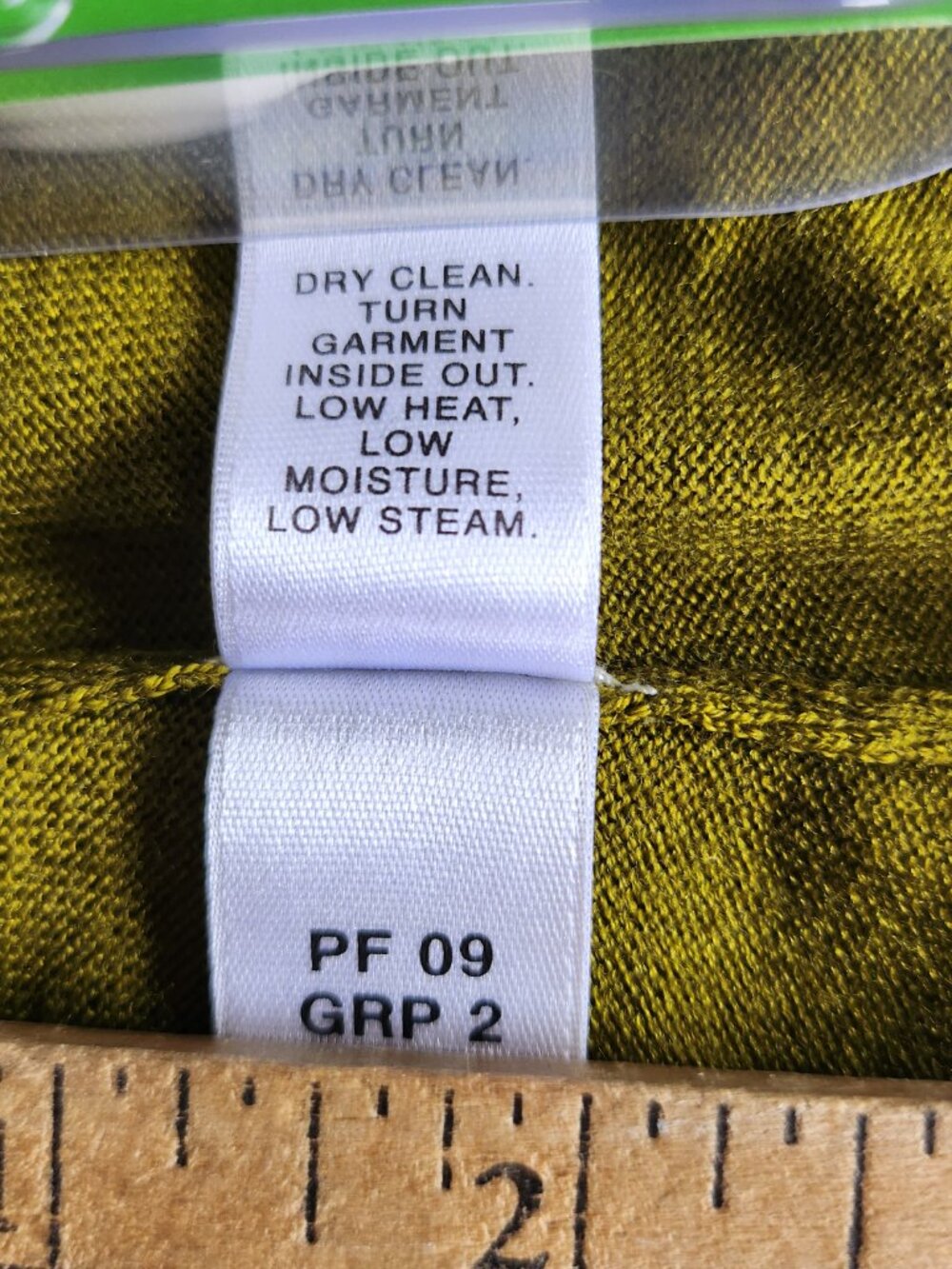 St. John Olive Green Short Sleeve Cashmere Silk Merino Minimalist Sweater Size S - Picture 7 of 13